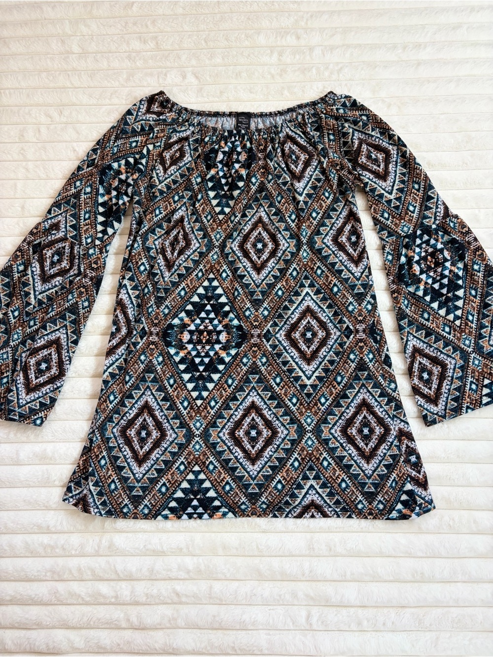 Win Win Off Shoulder Top L/XL Blue Brown Geometric Tunic Bell Sleeve Boho Blouse